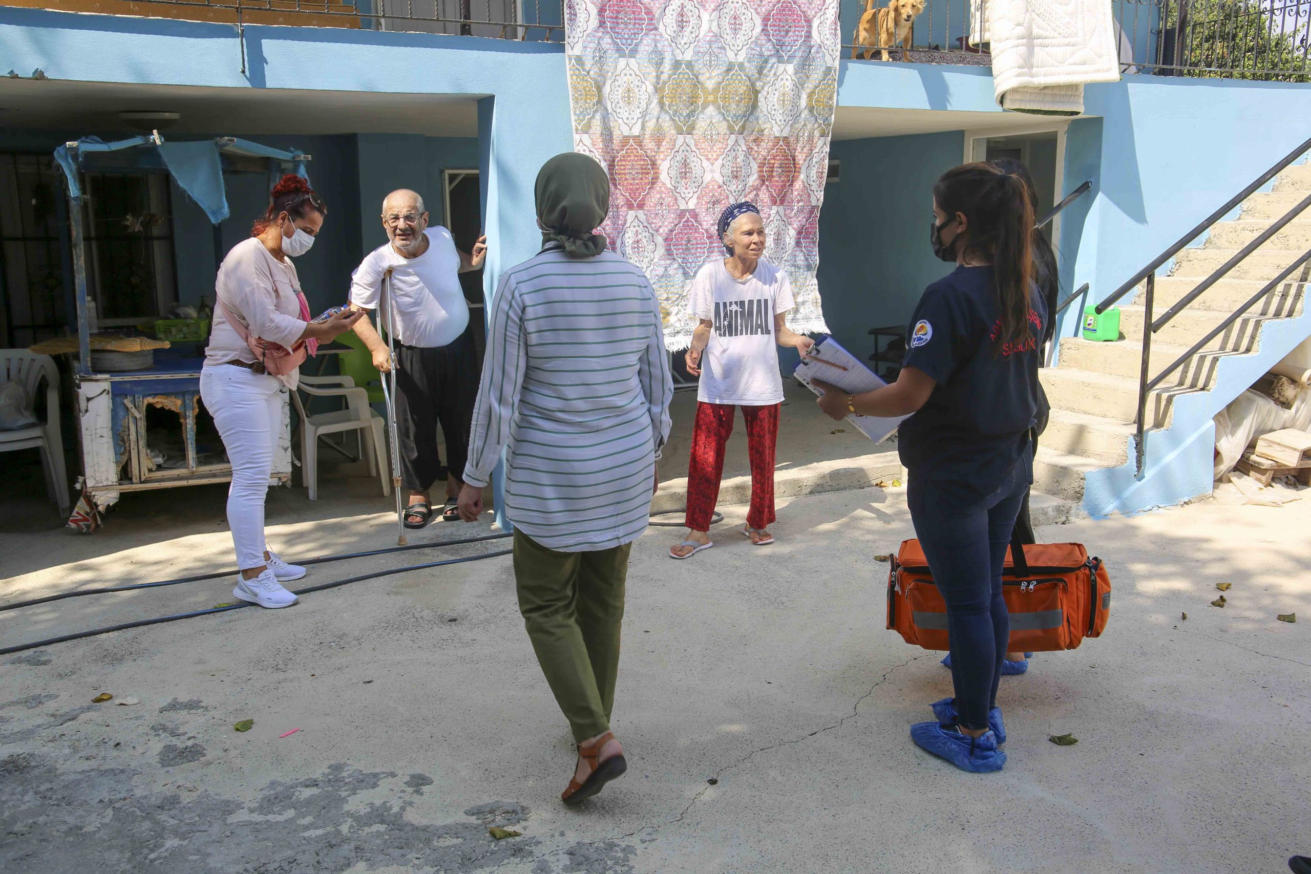 Adana: Evde bakım ve sağlık hizmeti son sürat devam ediyor