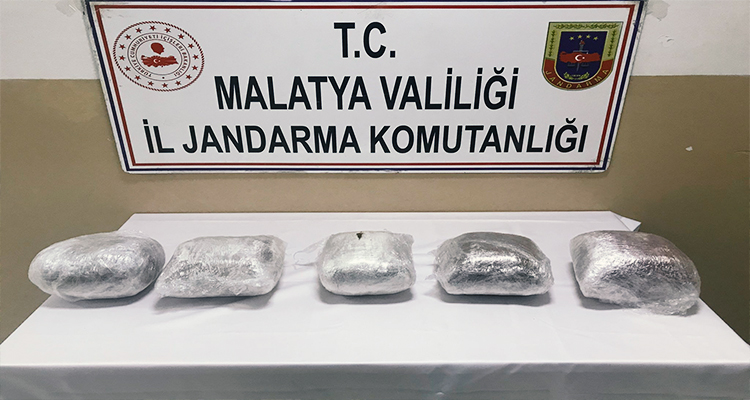 Yolcu trenine operasyon: 10 kilogram uyuşturucu yakalandı