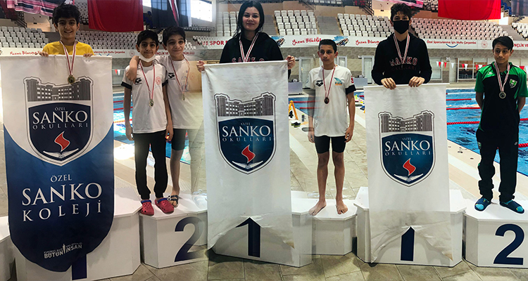Şehitkamil’i anma yüzme müsabakasında SANKO madalyaları topladı