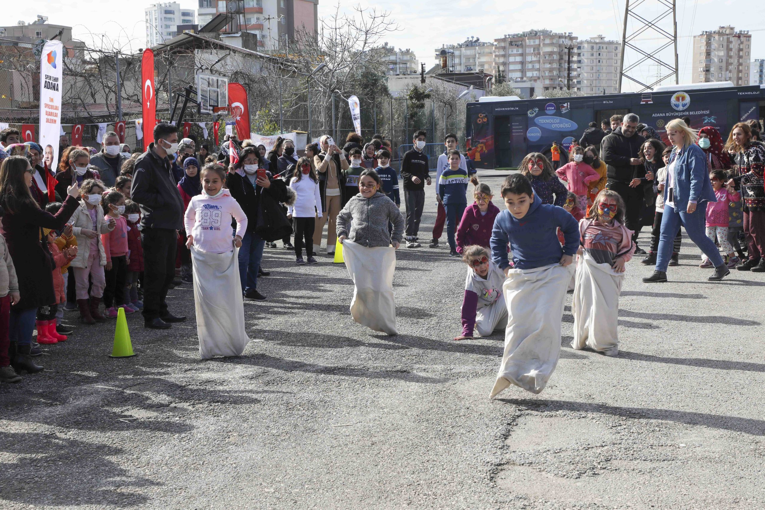 Adana Büyükşehir yarıyıl tatilinde çocuk şenlikleri düzenliyor