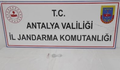 Gaziantep’ten Antalya’ya uyuşturucu götürmüş