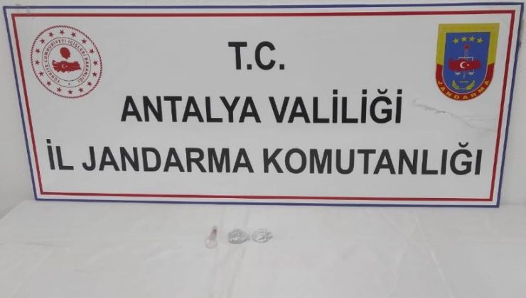 Gaziantep’ten Antalya’ya uyuşturucu götürmüş