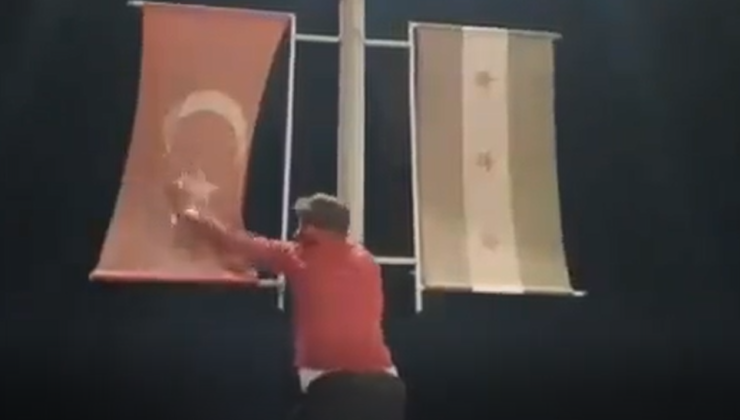Milyonlarca dolar harcandı sonuç : Azez’de Türk bayrağı yakıldı