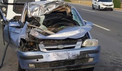 Otomobil tıra çarptı: 2 ölü