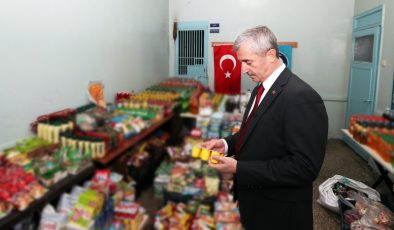 Tarihi geçmiş binlerce ürün ele geçirildi