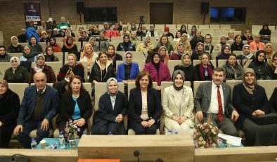 AK Partili kadınlar siyaset akademisinde buluştu