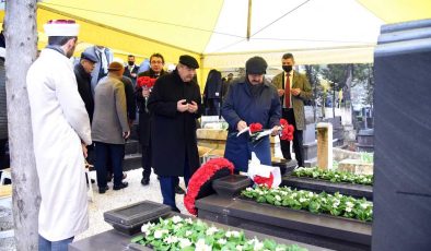 Sani Konukoğlu, mezarı başında anıldı