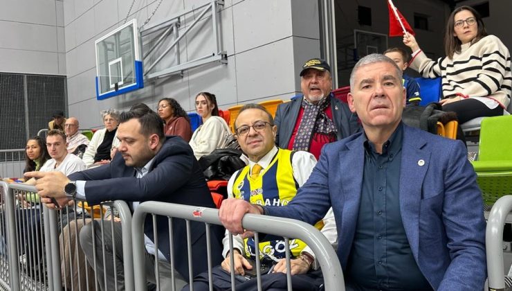 Egemen Bağış, Prag’da Fenerbahçe’yi yalnız bırakmadı