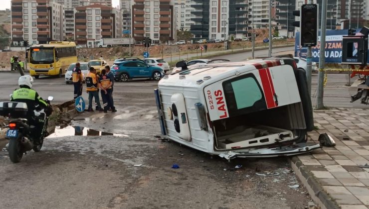 Hasta almaya giden ambulans kaza yaptı