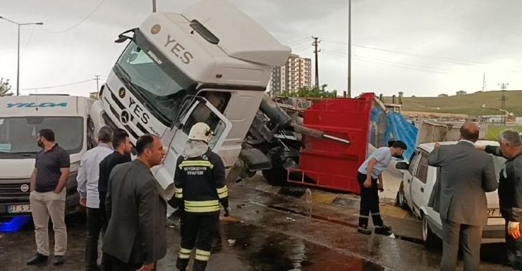 Zincirleme trafik kazası: 5 yaralı