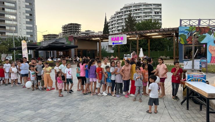 Dondurma kebap şovu da vatandaşlardan yoğun ilgi gördü