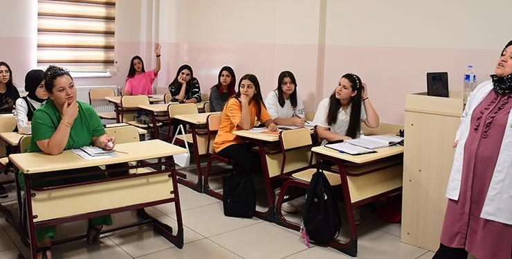 Ev hanımları Şahinbey’de İngilizce öğreniyorlar