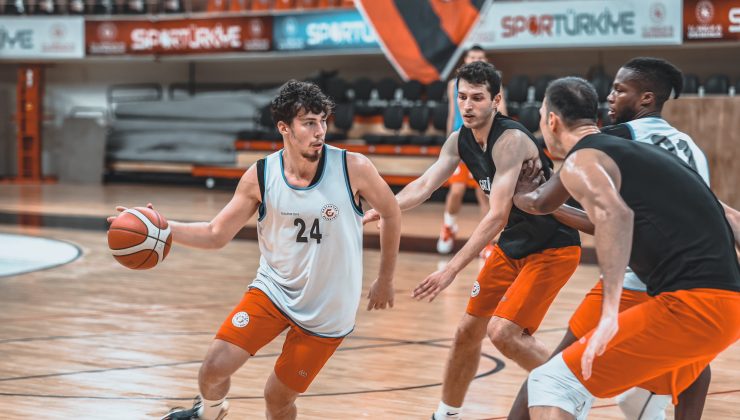 Karataş Şahinbey Spor Salonu 8 ay sonra kapılarını açtı