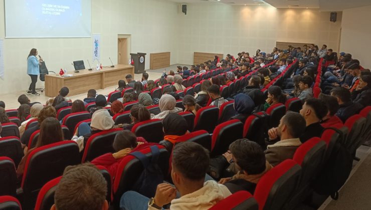 GAÜN Nizip Meslek Yüksekokulu Dijitalleşme ve Yapay Zeka konferansı