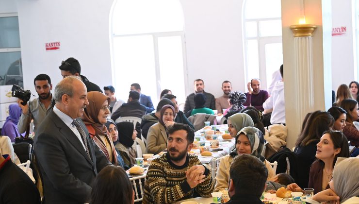 Oğuzeli’nde öğretmenler yemek programında bir araya geldi