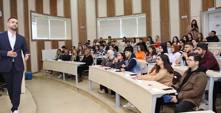 GAÜN’de özel sektör temsilcileri ile öğrenciler buluştu