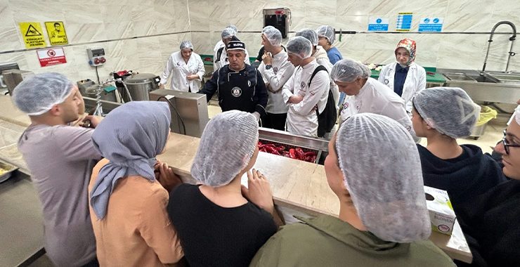 GAÜN öğrencileri aşevinde uygulamalı eğitim aldı