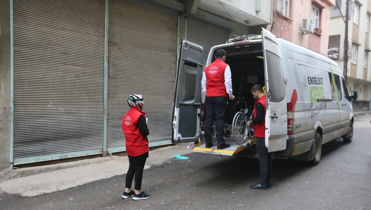 Engelli bireylerin tekerlekli sandalyeleri ev ziyaretleriyle teslim ediliyor