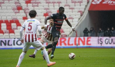 Gaziantep FK geri düştüğü maçı 1 puanla tamamladı