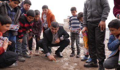 Başkan Fadıloğlu, çocuklarla cıncıklı gülle oynadı