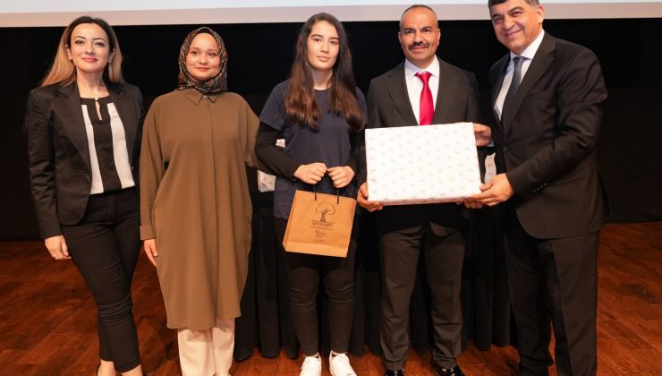 Tarihini bilen öğrenciler ve okulları ödüllendirildi