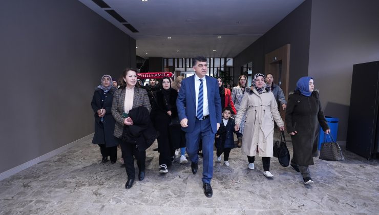 AK Parti Kadın ve Gençlik Teşkilatı, Şehitkamil hizmetlerini gezdiler