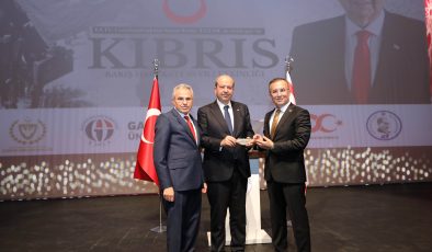 KKTC Cumhurbaşkanı Ersin Tatar, GAÜN öğrencileri ile bir araya geldi