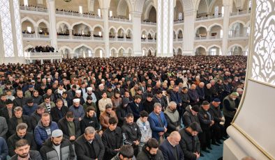 Şahinbey Millet Camisinde ilk Cuma Namazı kılındı