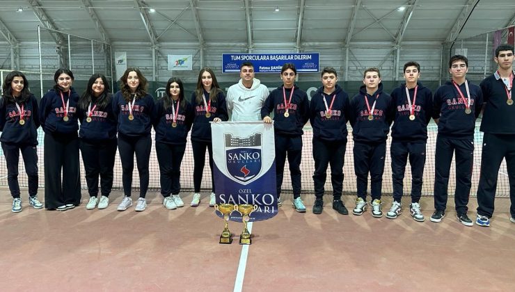 SANKO Okulları öğrencileri tenis yarışmasında il birincisi oldu