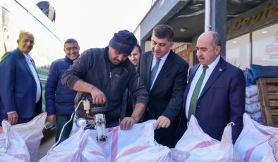 Fadıloğlu, Yaş Meyve ve Sebze Hali esnafını ziyaret etti