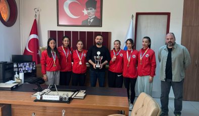 GAÜN’lü öğrenciler Atletizm Şampiyonası’ndan kupayla döndüler