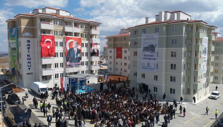 Kuzeyşehir’de hak sahiplerine anahtarları teslim edildi