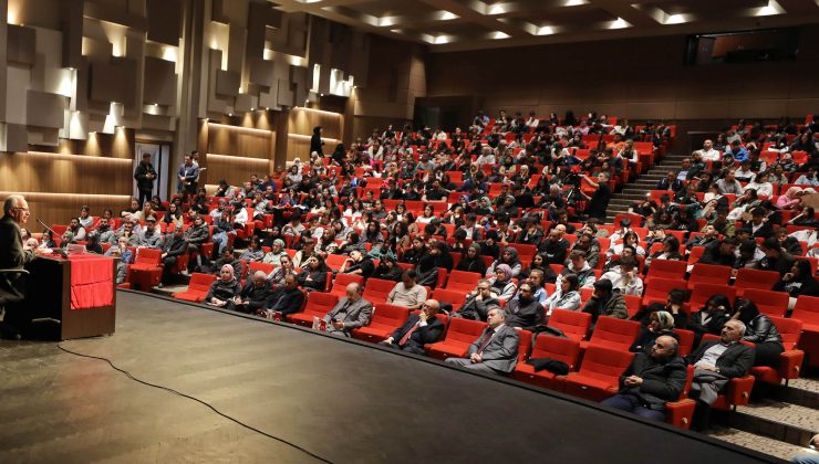 GAÜN’de ‘Bir Düşünce Metni Olarak İstiklal Marşı’ konferansı düzenlendi