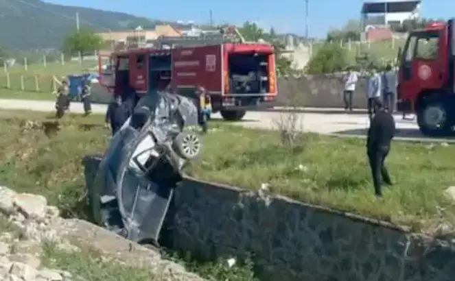 Gaziantep’te araç dereye uçtu:4 yaralı