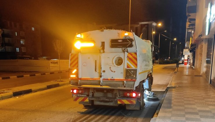 Nizip Belediyesi gece gündüz çalışıyor