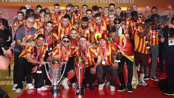 Galatasaray 24’üncü Şampiyonluk ve Süper Kupa ile çifte zaferini kutladı