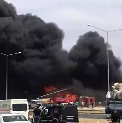 Gaziantep’te iş yeri yangını: 5 araç kül oldu