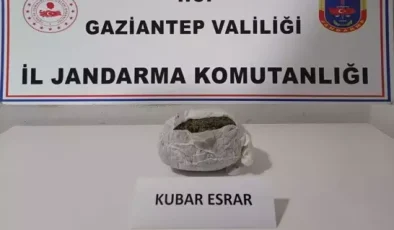 Yolcu otobüsündeki valizden 1 kilo 550 gram esrar çıktı