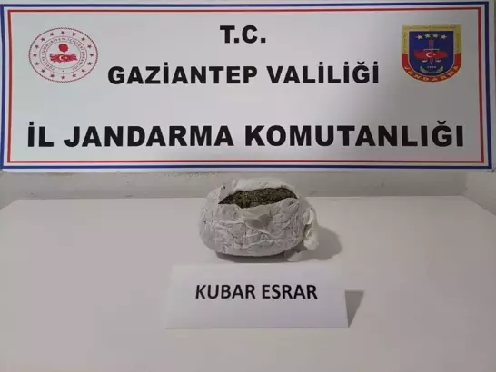 Yolcu otobüsündeki valizden 1 kilo 550 gram esrar çıktı