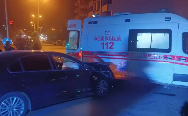 Gaziantep’te ambulans ile otomobil çarpıştı! 2 yaralı…