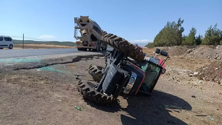 Traktör ile beton mikseri çarpıştı: 3 yaralı