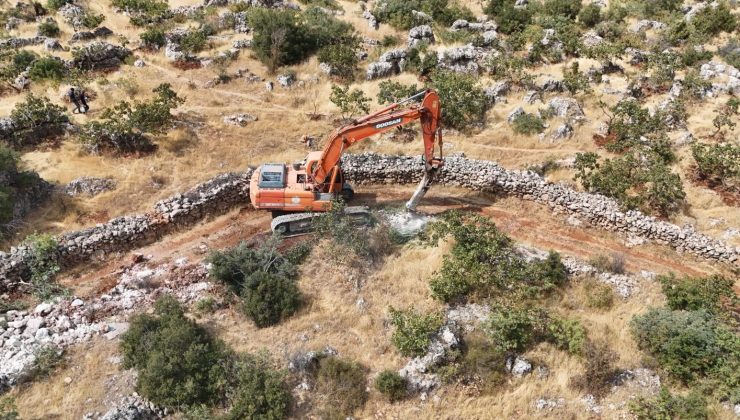 Şehitkamil’in arazi yolları açıldı, köylü mutlu