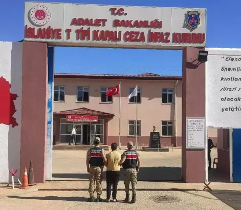 Polis ve Jandarma firarileri yakalıyor