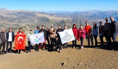 GADADİK üyeleri 29 Ekim’i Tunceli’de kutladı