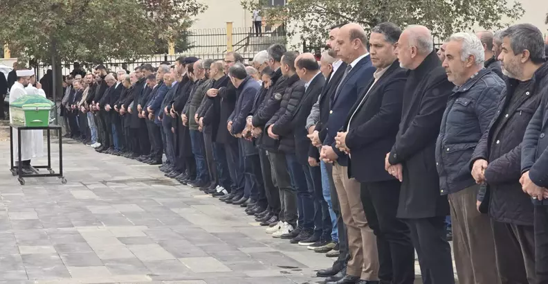 Gaziantep’te aracında ölü bulunmuştu! Milletvekilinin kardeşi toprağa verildi…